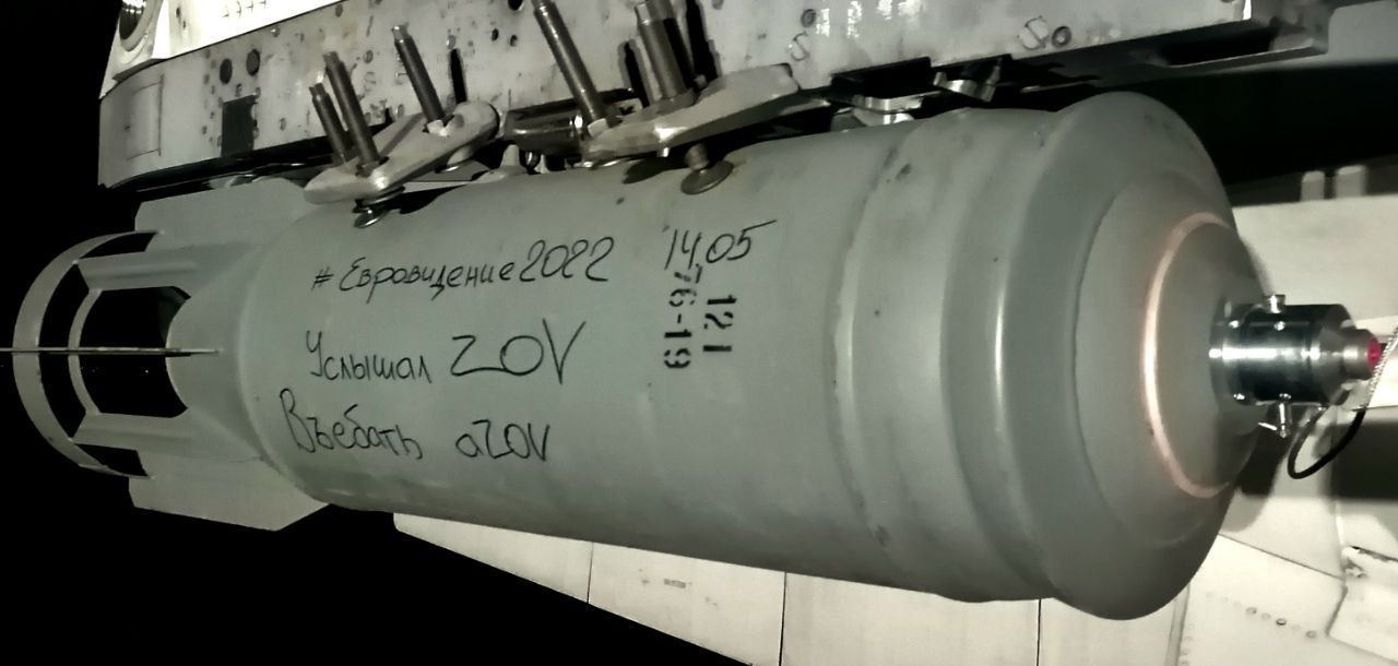 Оккупанты мстят "Азову" за победу Украины на "Евровидении", рисуя послания на бомбах